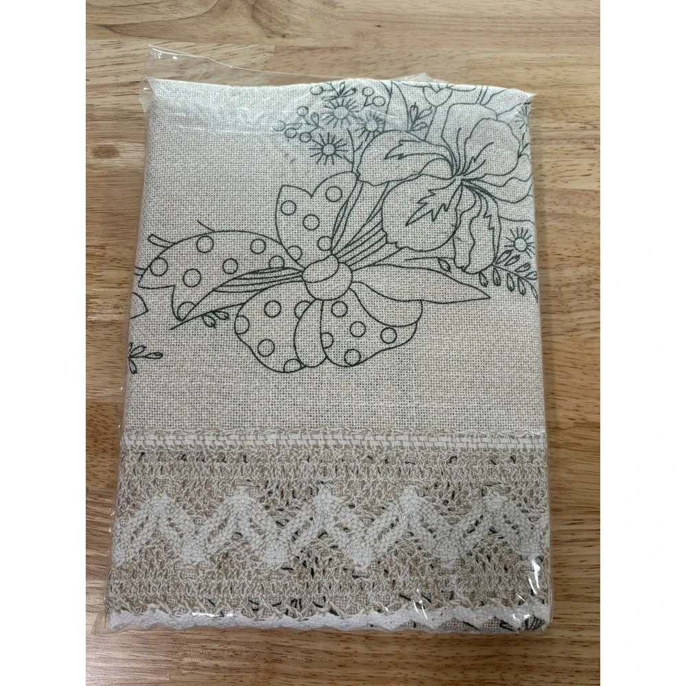 NEW NOB HILL LINENS EMBROIDERY Table Topper 33